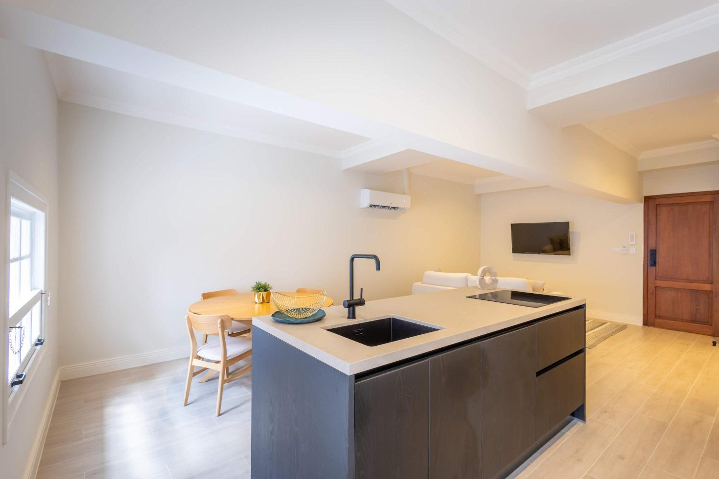Broadway Apartments - Chic & Stylish Urban Stays