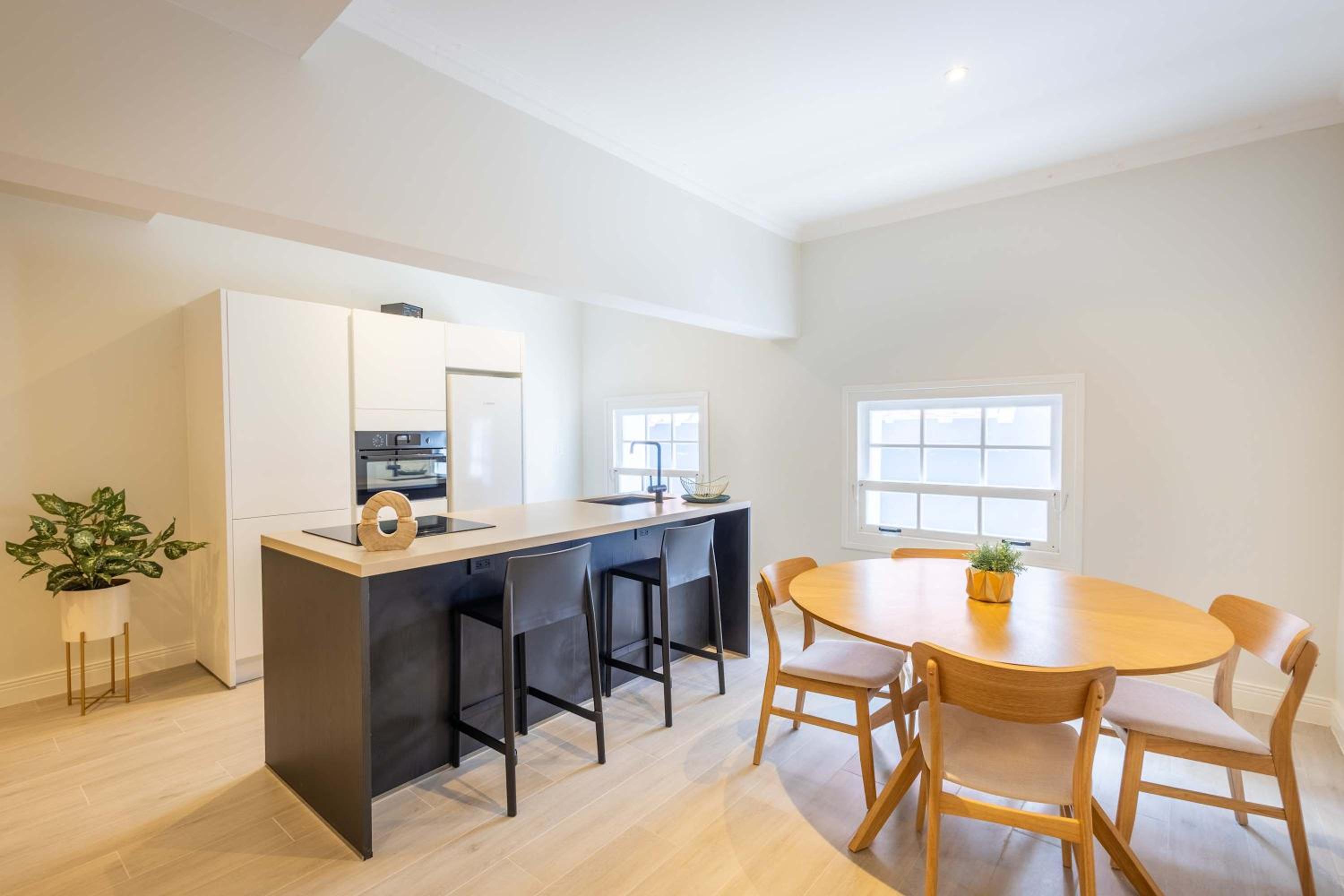 Broadway Apartments - Chic & Stylish Urban Stays