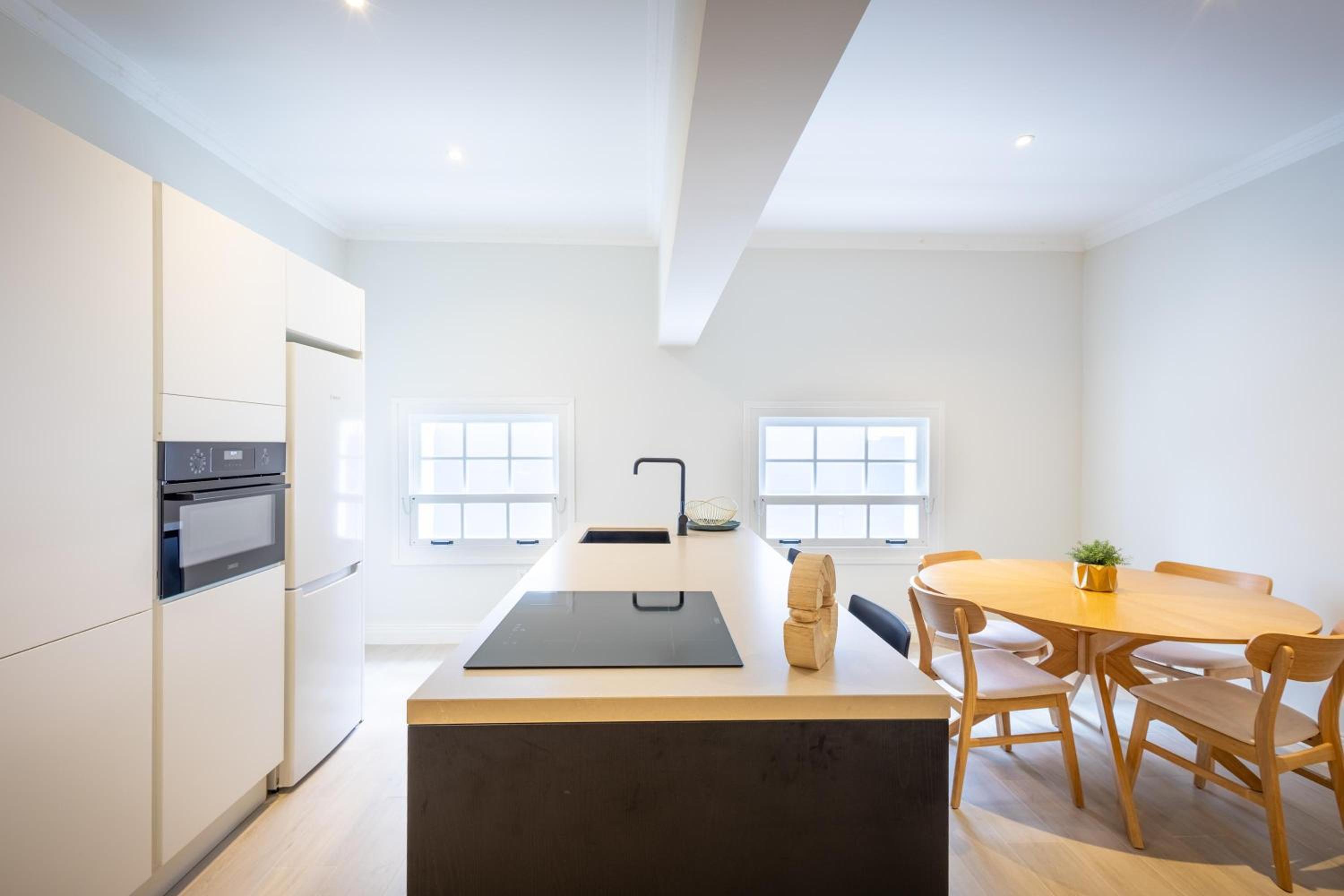 Broadway Apartments - Chic & Stylish Urban Stays