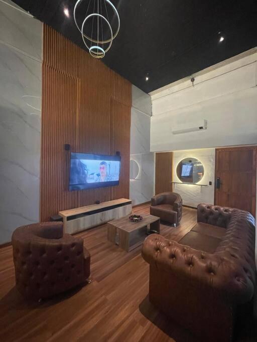 Exclusivo Apartaloft Privado frente Parque Lleras