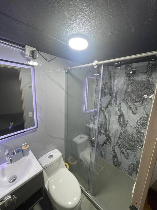 Exclusivo Apartaloft Privado frente Parque Lleras