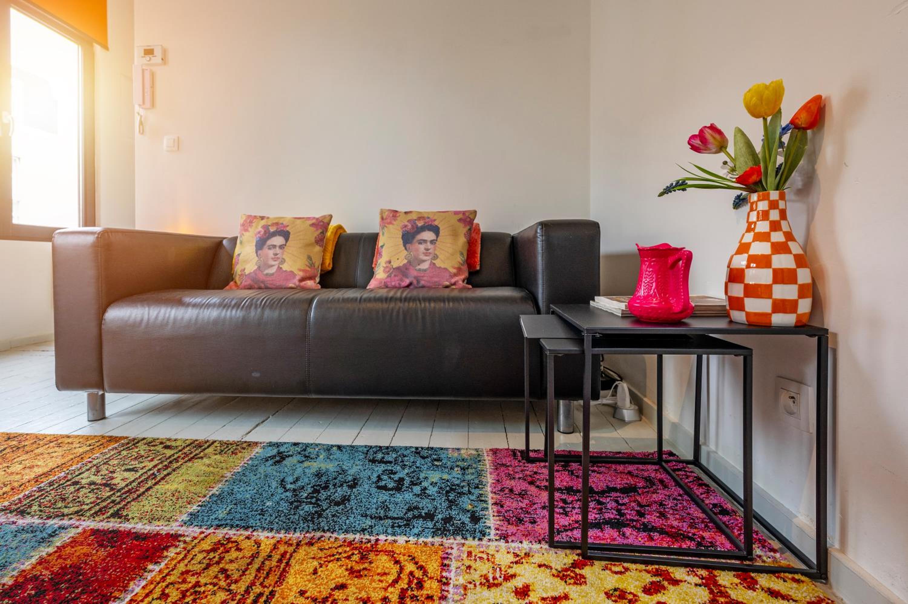 Hot spot in trendy area - 2p duplex apartment