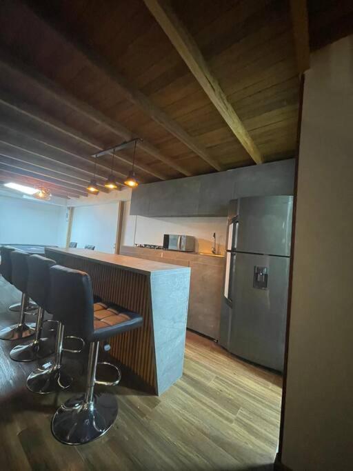 Exclusivo Apartaloft Privado frente Parque Lleras