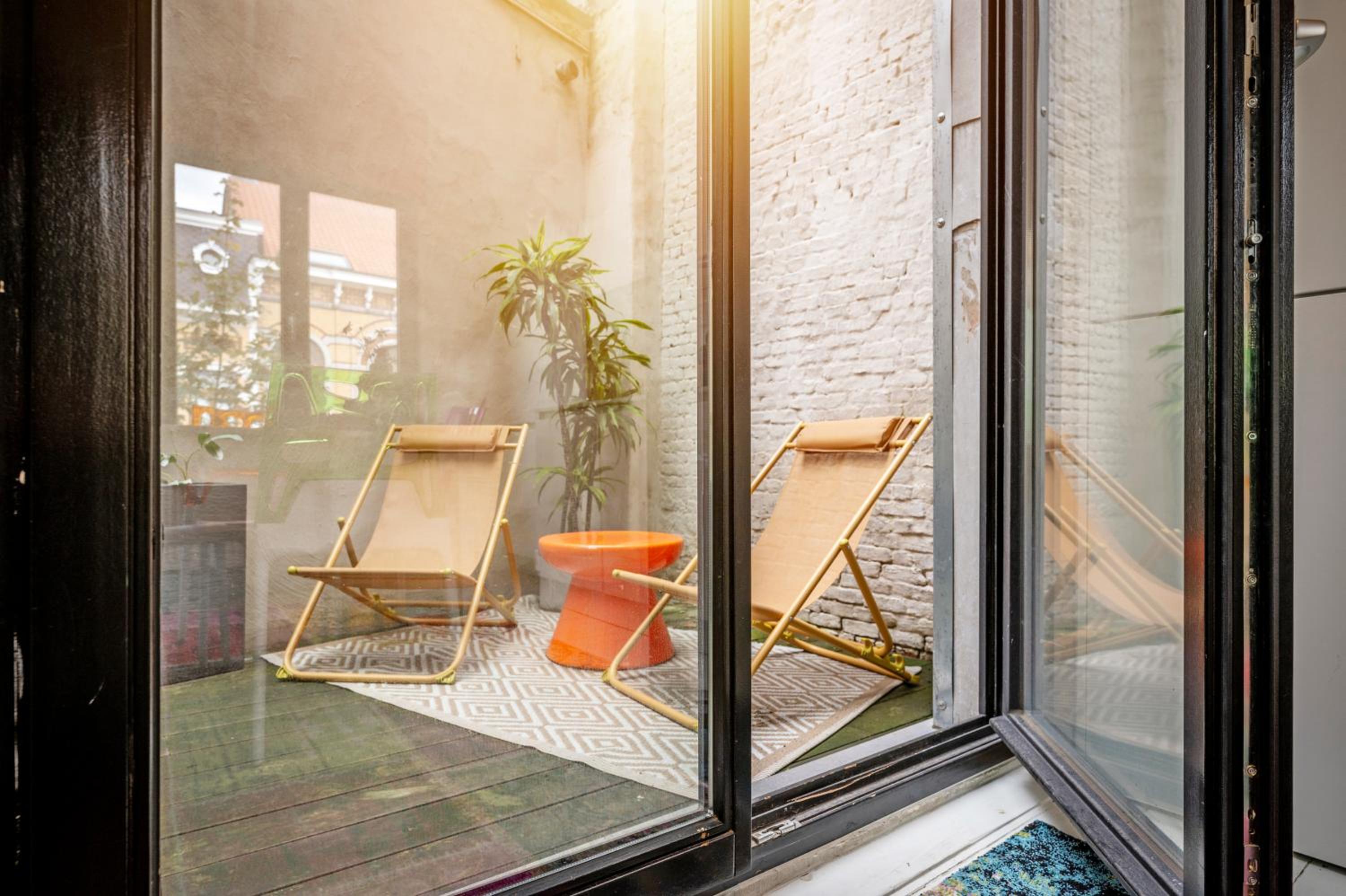 Hot spot in trendy area - 2p duplex apartment