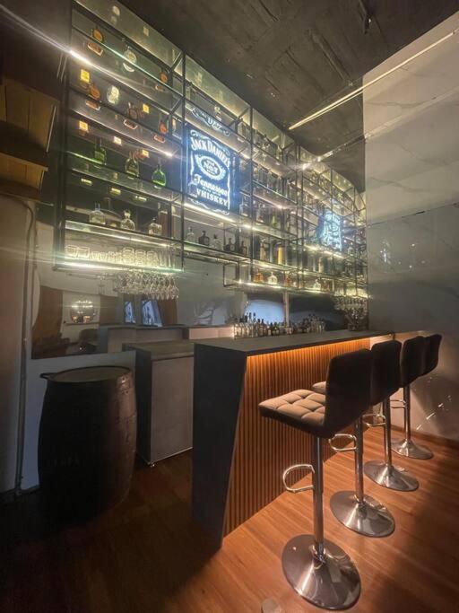 Exclusivo Apartaloft Privado frente Parque Lleras