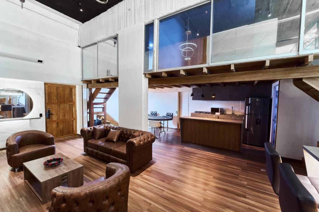 Exclusivo Apartaloft Privado frente Parque Lleras