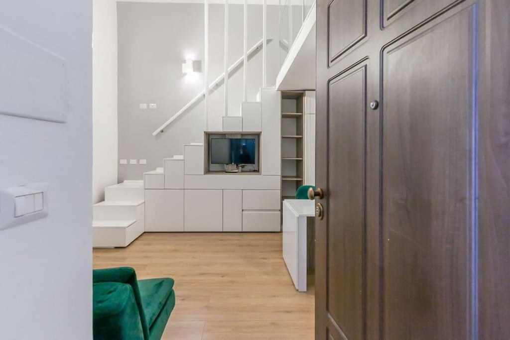 Elegante Pied-à-Terre Stile & Comodità a Milano