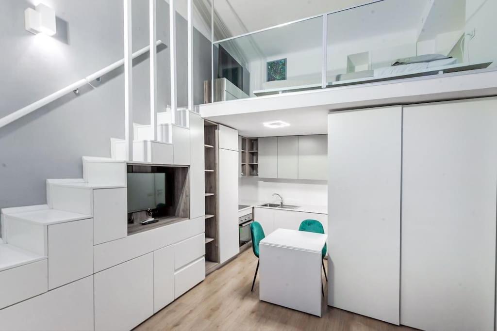 Elegante Pied-à-Terre Stile & Comodità a Milano