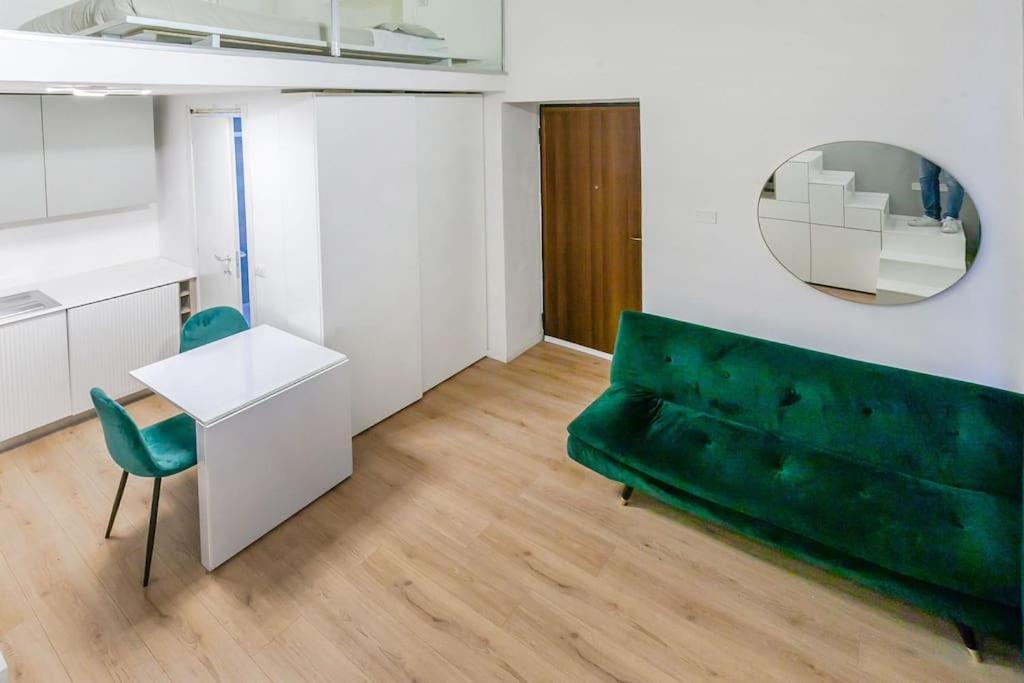 Elegante Pied-à-Terre Stile & Comodità a Milano