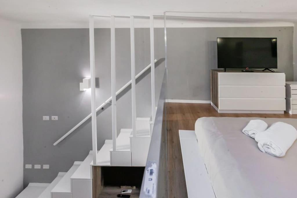 Elegante Pied-à-Terre Stile & Comodità a Milano