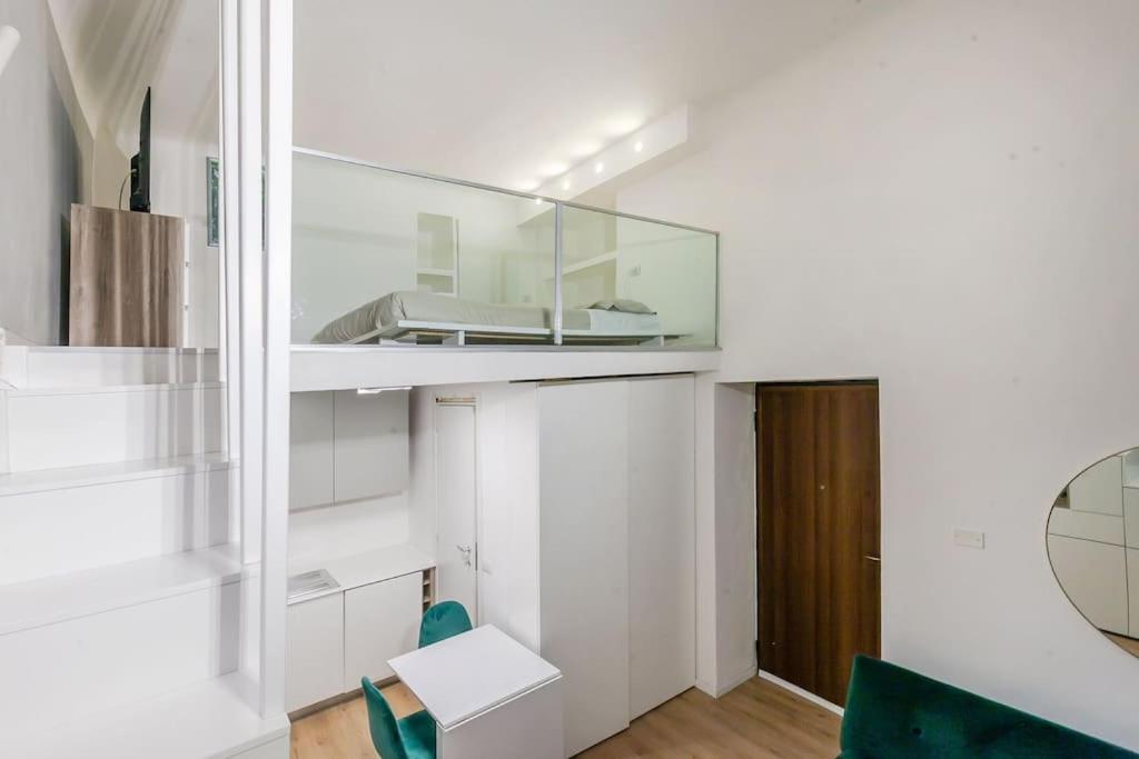Elegante Pied-à-Terre Stile & Comodità a Milano