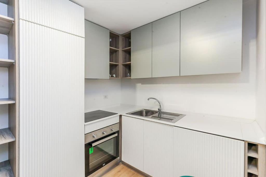 Elegante Pied-à-Terre Stile & Comodità a Milano