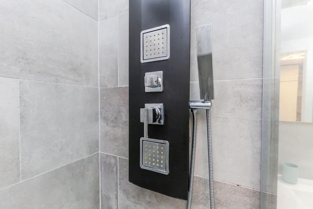 Elegante Pied-à-Terre Stile & Comodità a Milano