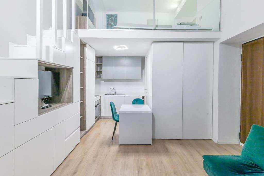 Elegante Pied-à-Terre Stile & Comodità a Milano