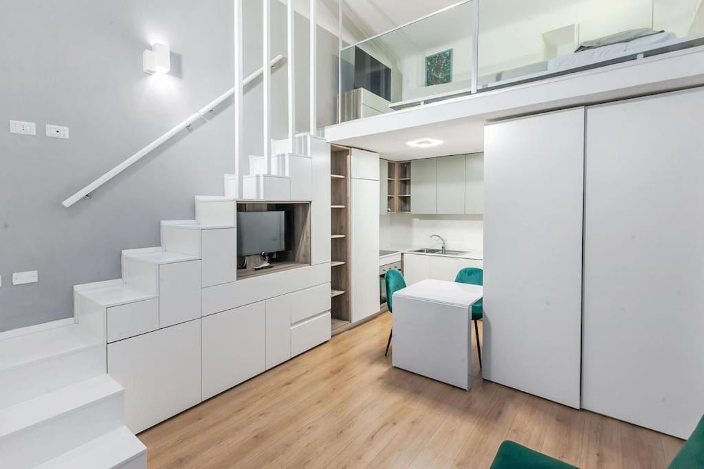 Elegante Pied-à-Terre Stile & Comodità a Milano