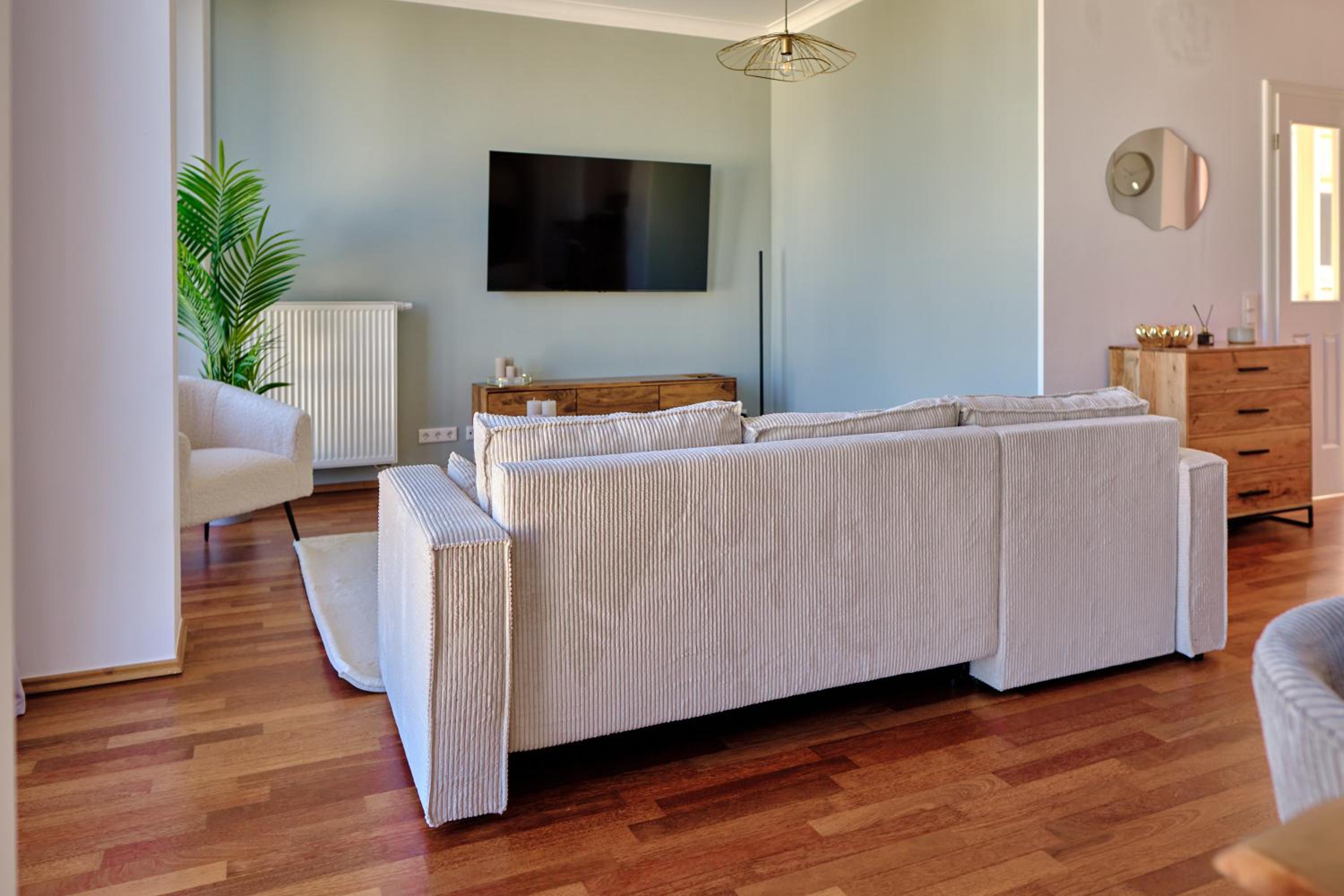 Neuss Vacations - Historisches Deluxe Apartment im Marianum - Property Image 1