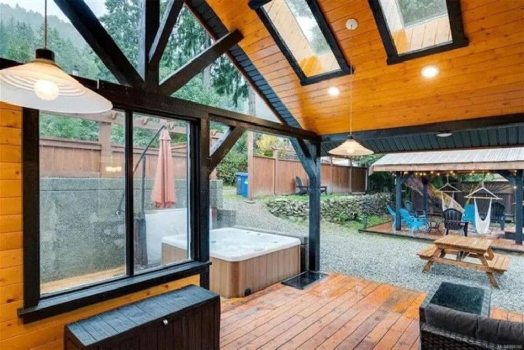 Cowichan Lake Cottages - Youbou