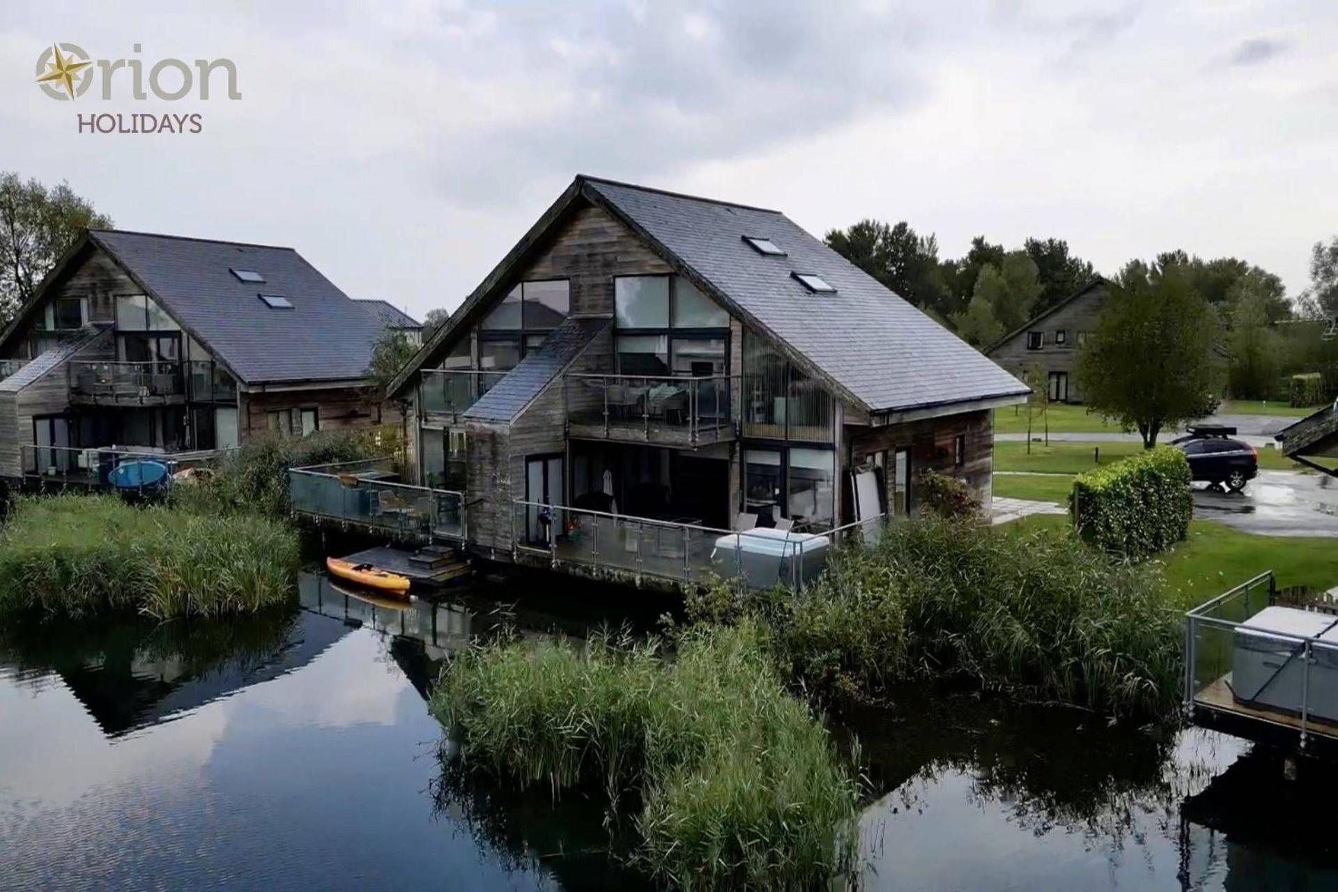 Waters Edge 04, Waterside Lodge P view 4
