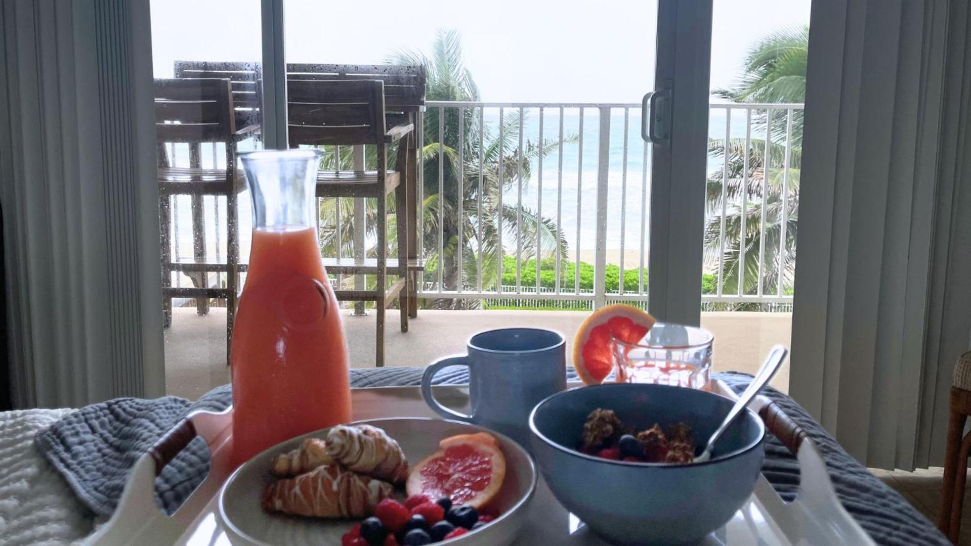 Hutchinson Island BeachFront Heated Pool Balcony Top Floor