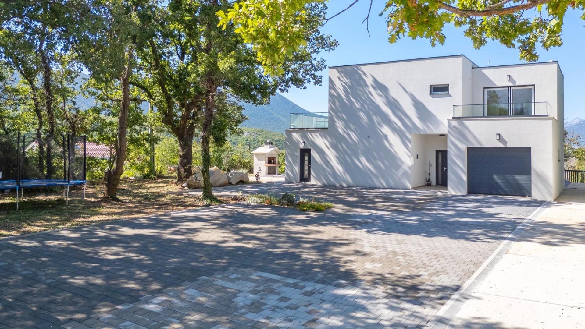 Villa Giro view 3