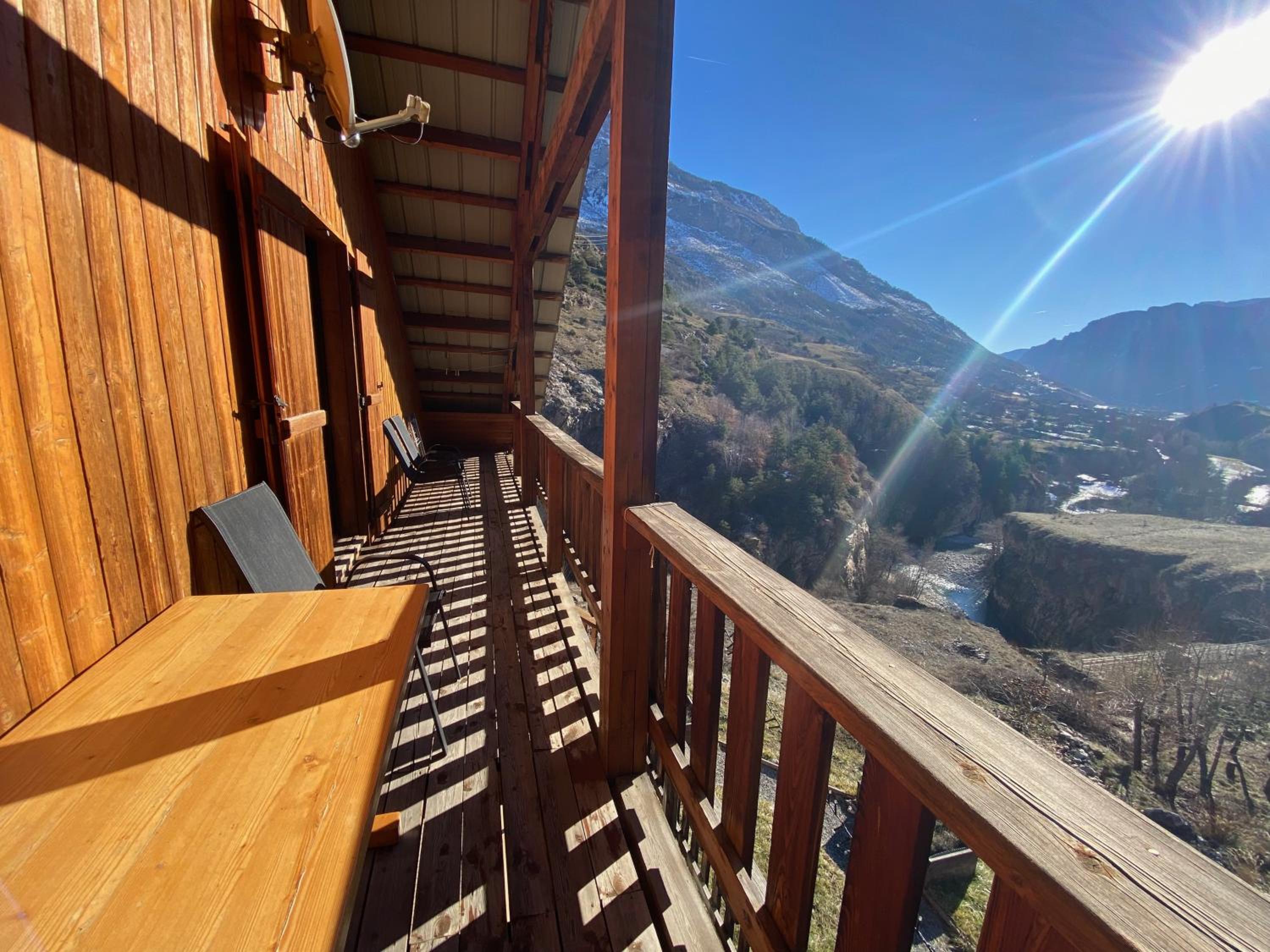 Chalet Inukshuk Vue panoramique Gorges de la Durance Parc des Écrins