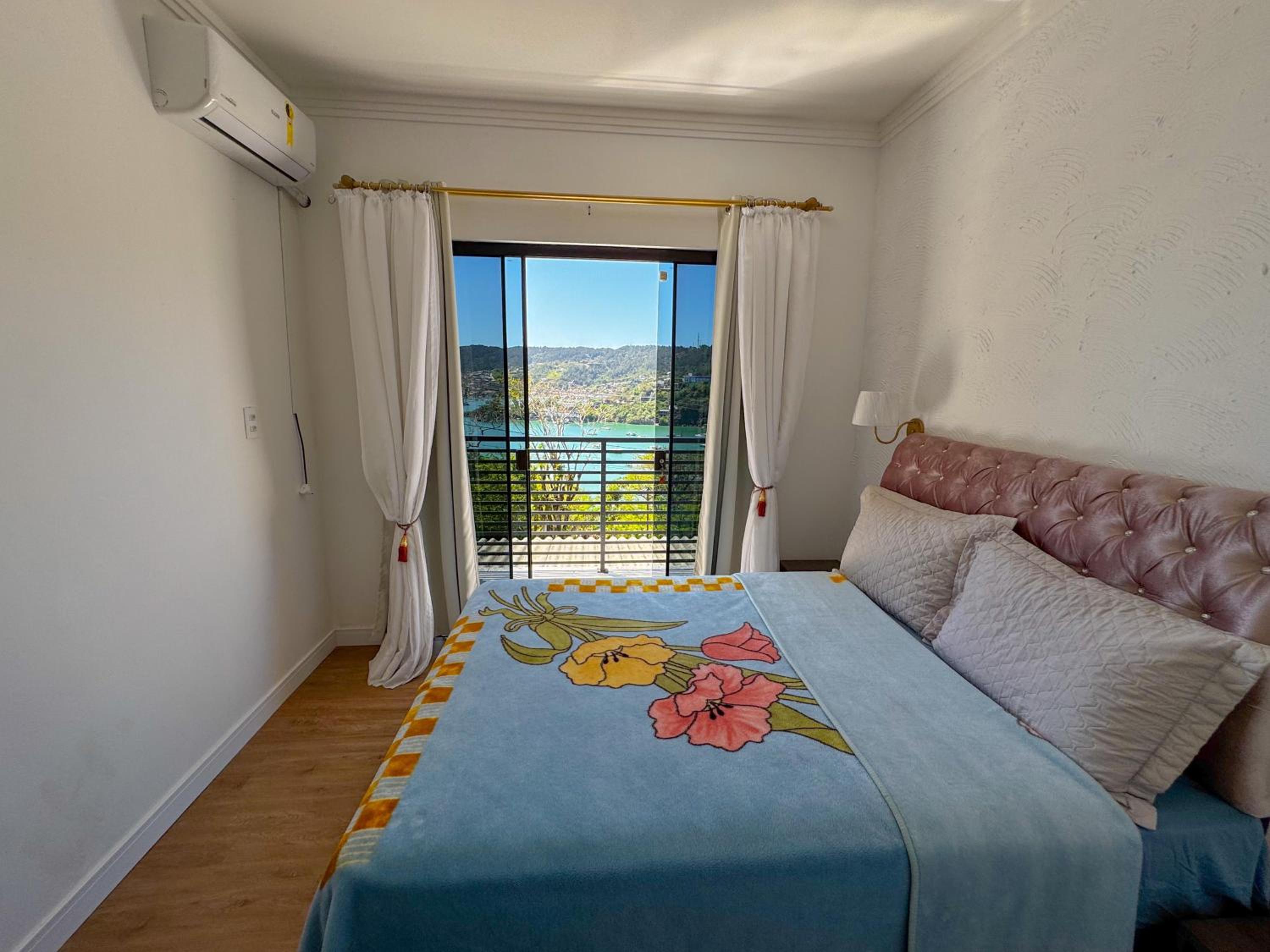 Casa com vista para o mar em Governador Celso Ramos