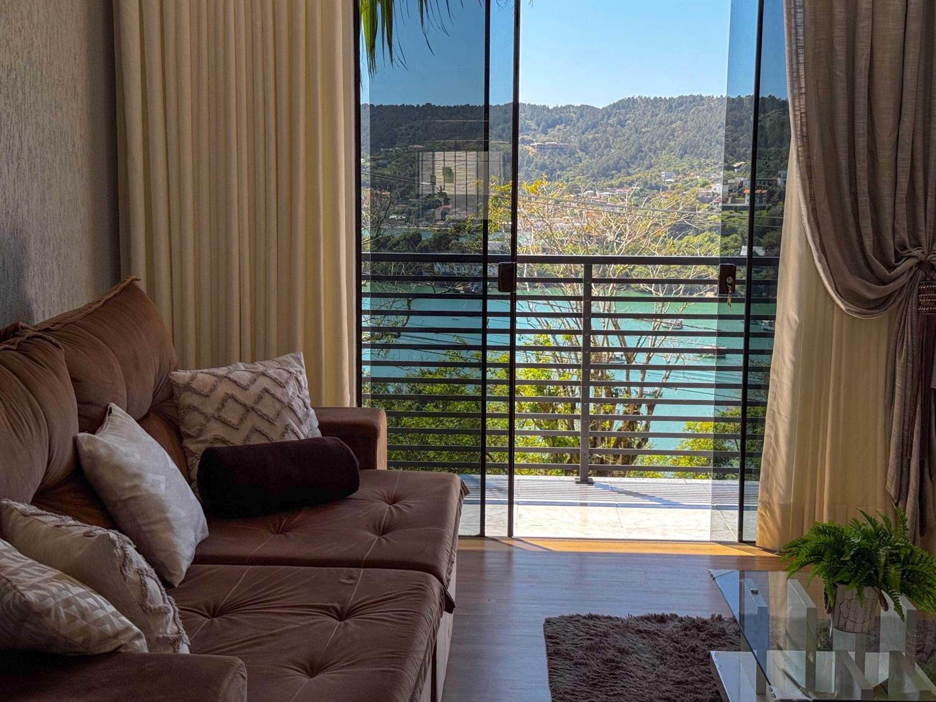 Casa com vista para o mar em Governador Celso Ramos