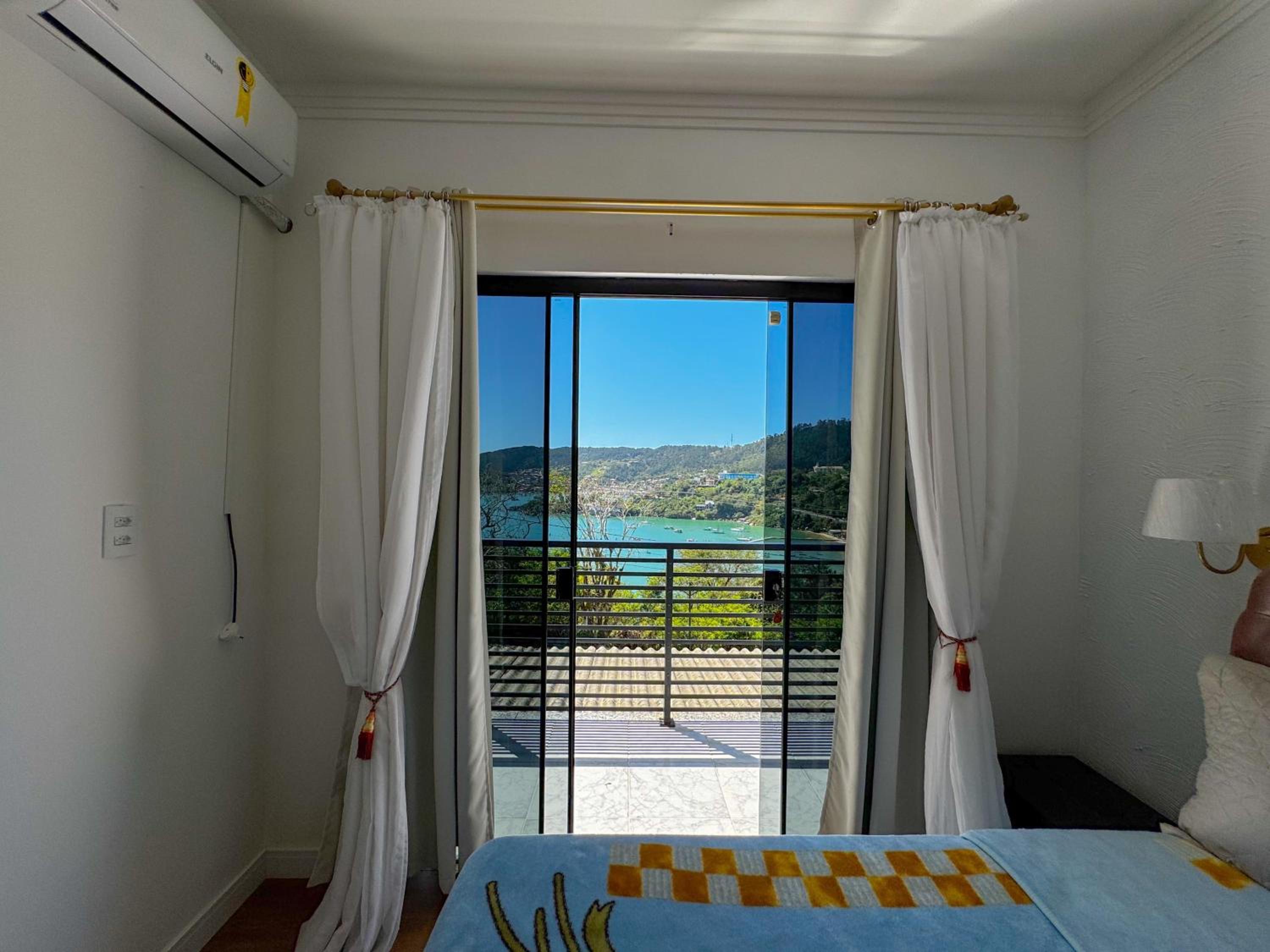 Casa com vista para o mar em Governador Celso Ramos