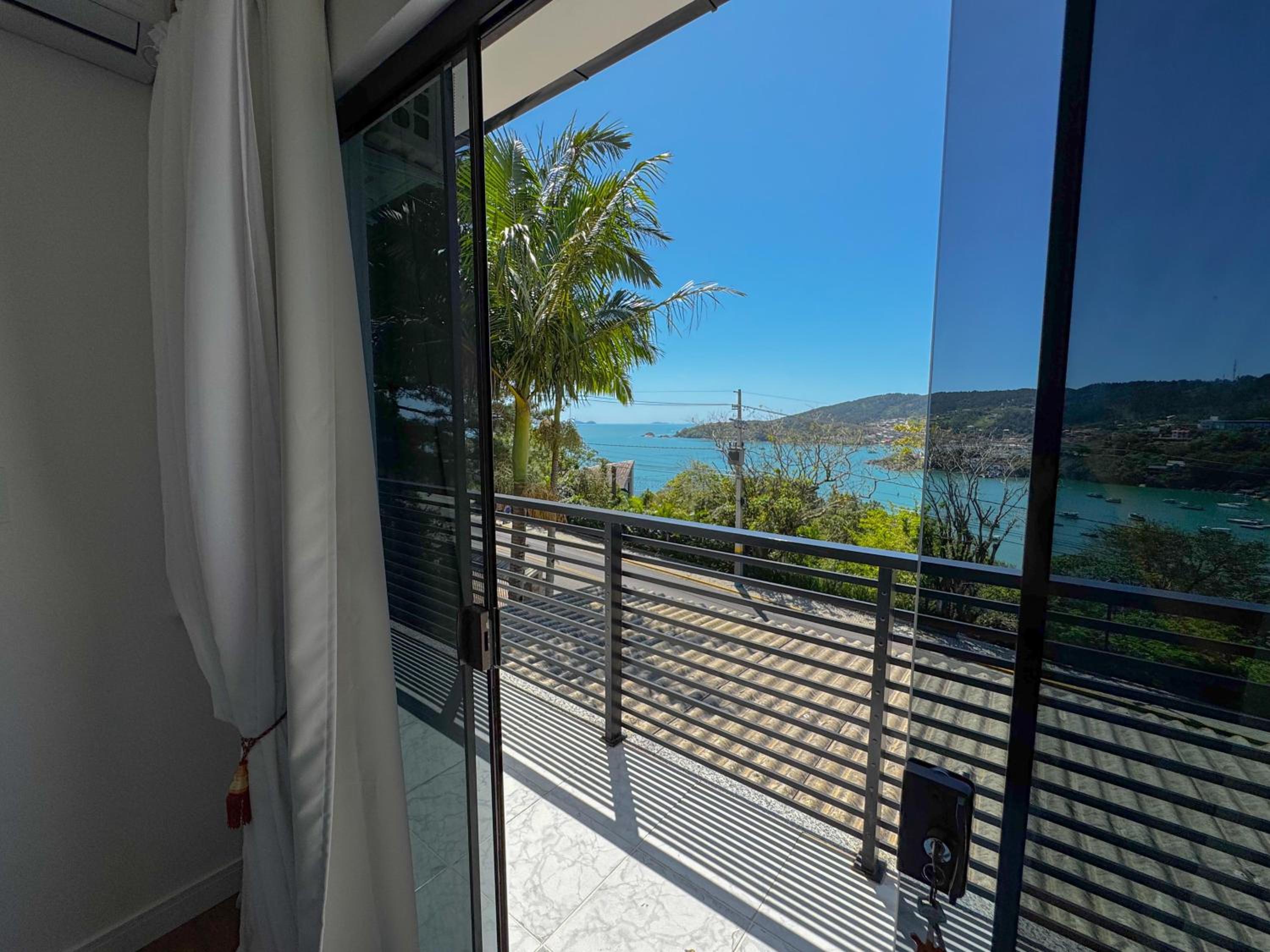 Casa com vista para o mar em Governador Celso Ramos