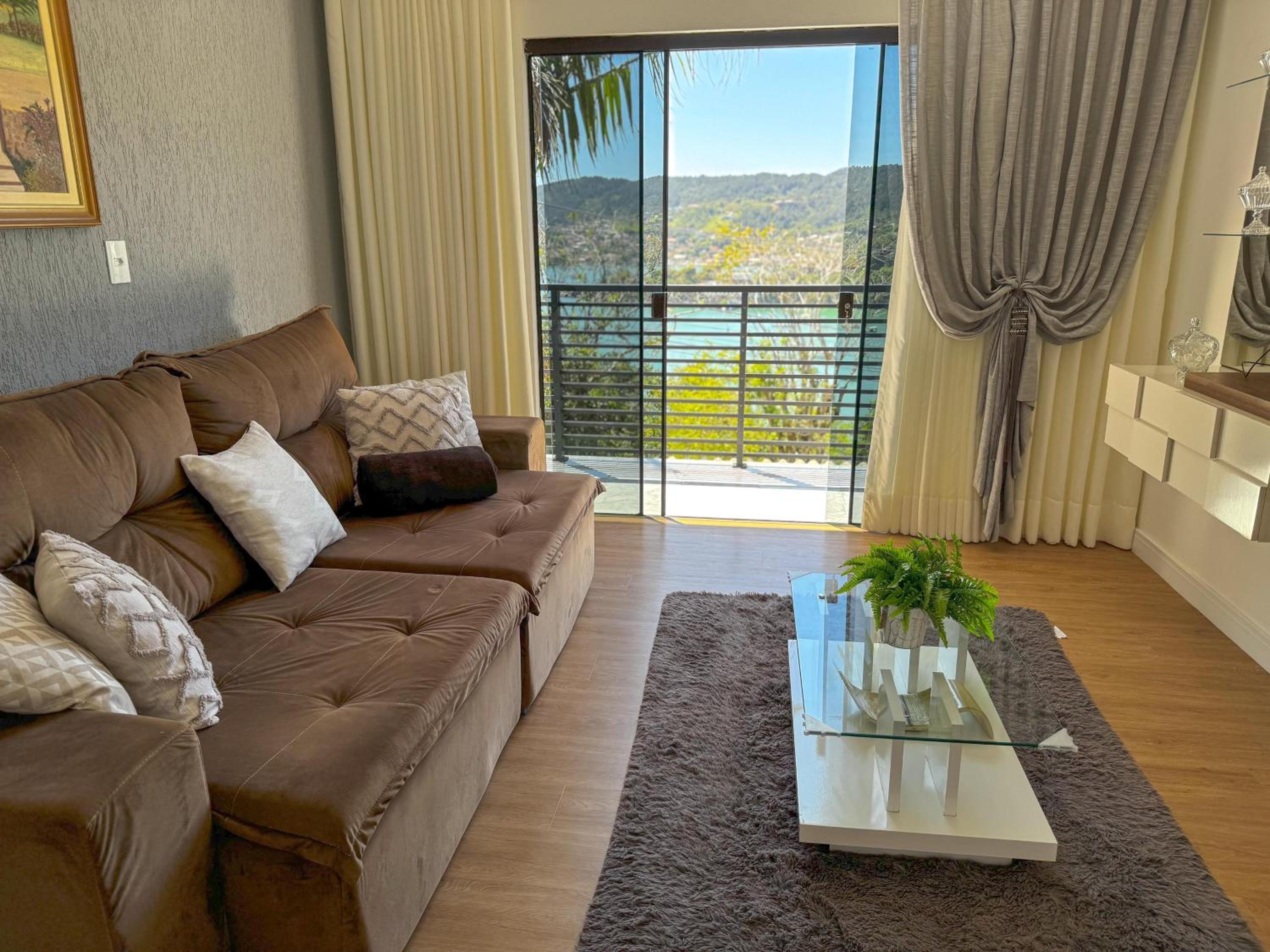 Casa com vista para o mar em Governador Celso Ramos