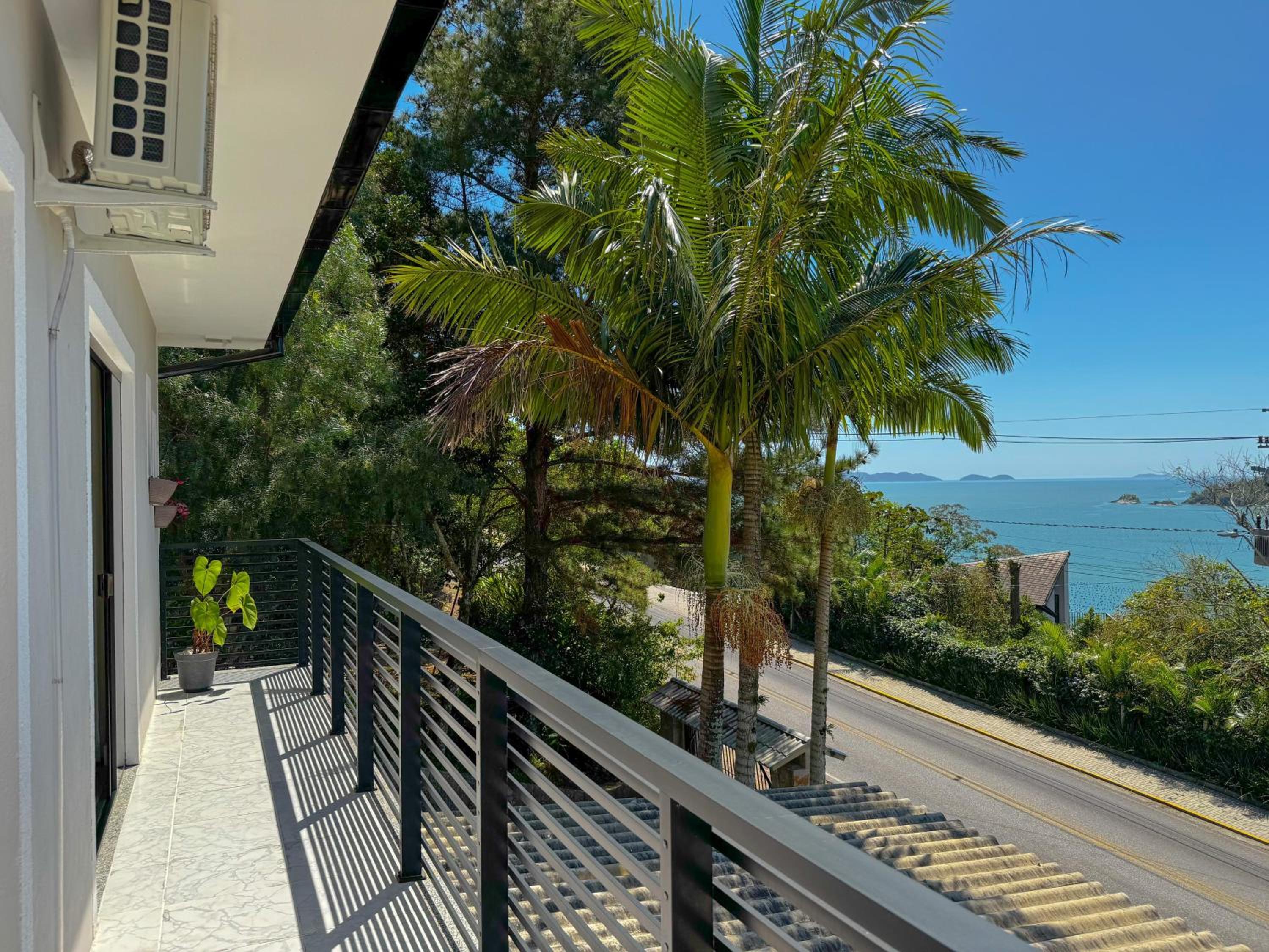 Casa com vista para o mar em Governador Celso Ramos