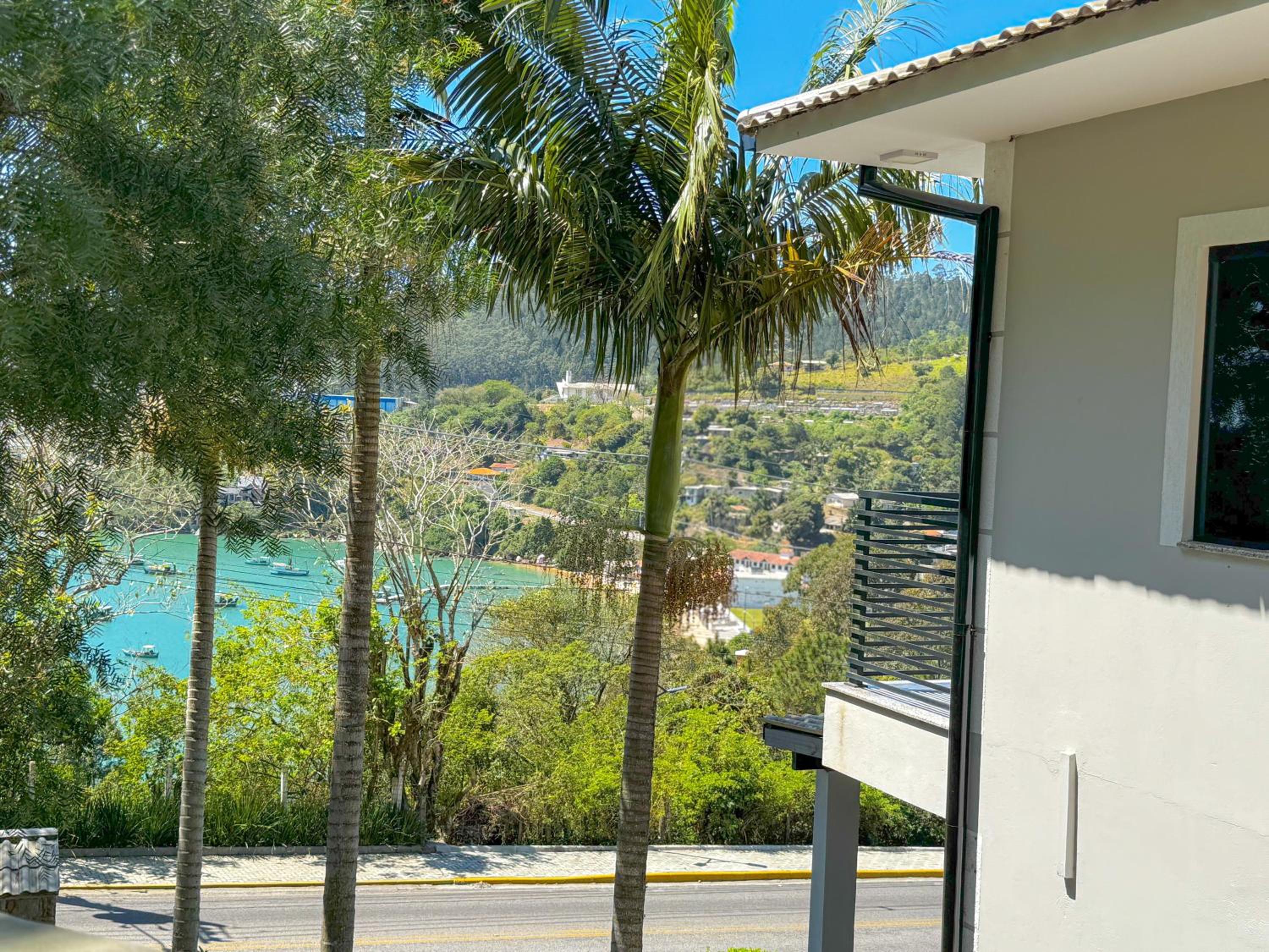 Casa com vista para o mar em Governador Celso Ramos