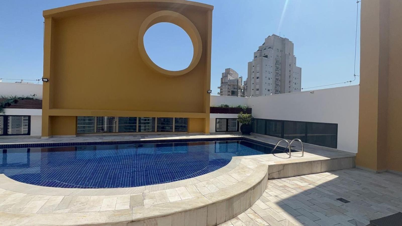 Flat Itaim Bibi reformado c ar condicionado UH2702