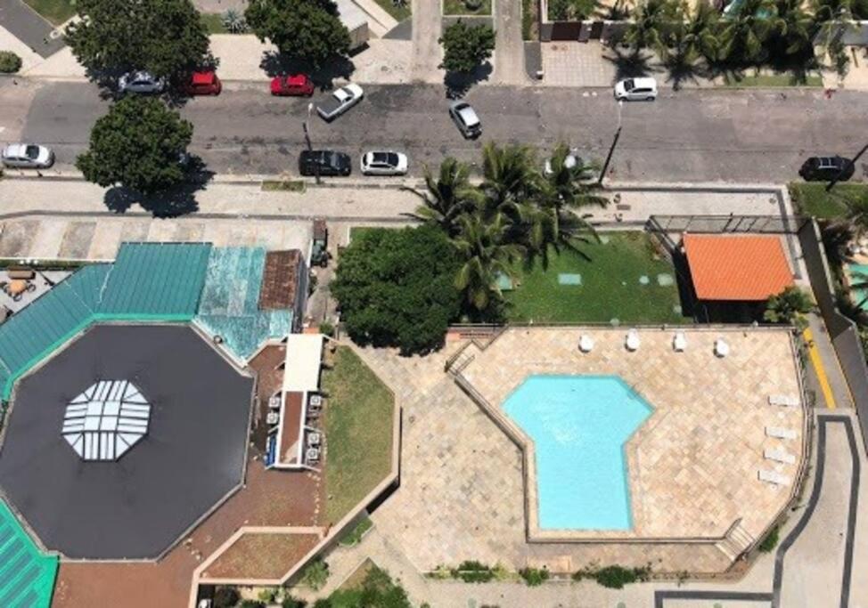 Flat na calçada da praia da Barra