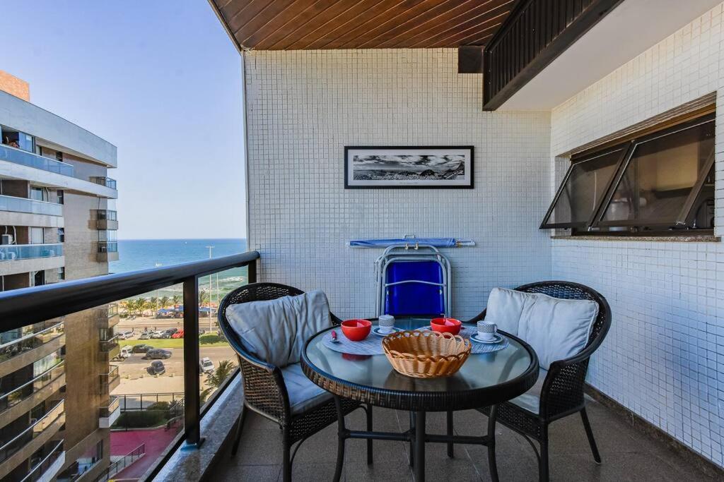Flat na calçada da praia da Barra