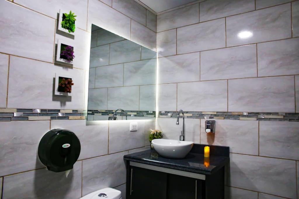 Apartamento Emperatriz De Lujo Cercano al Aeropuerto