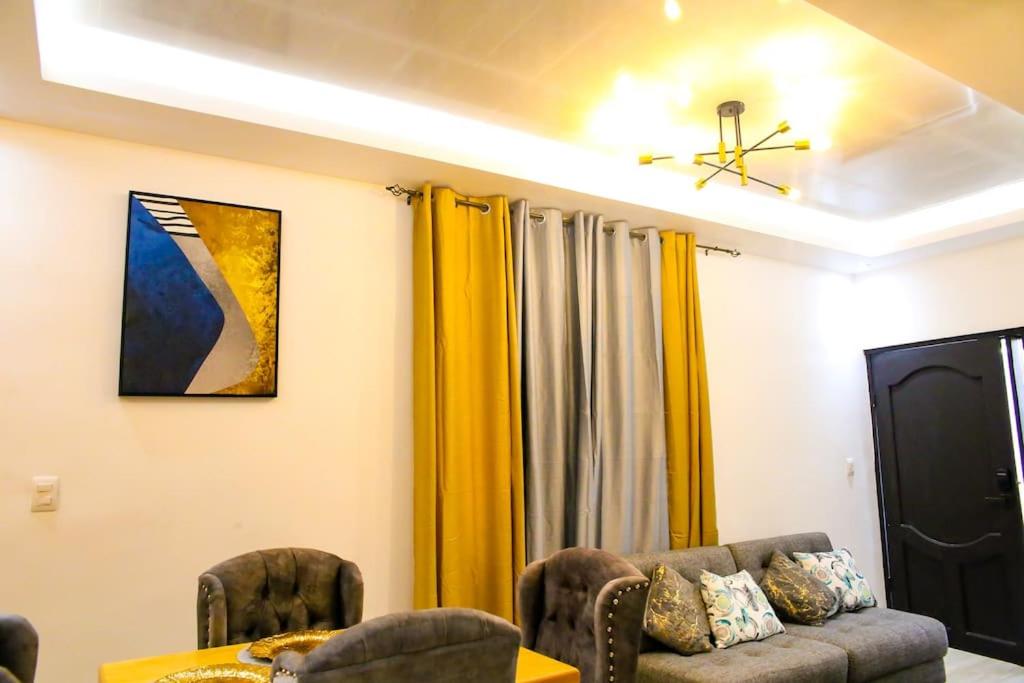 Apartamento Emperatriz De Lujo Cercano al Aeropuerto