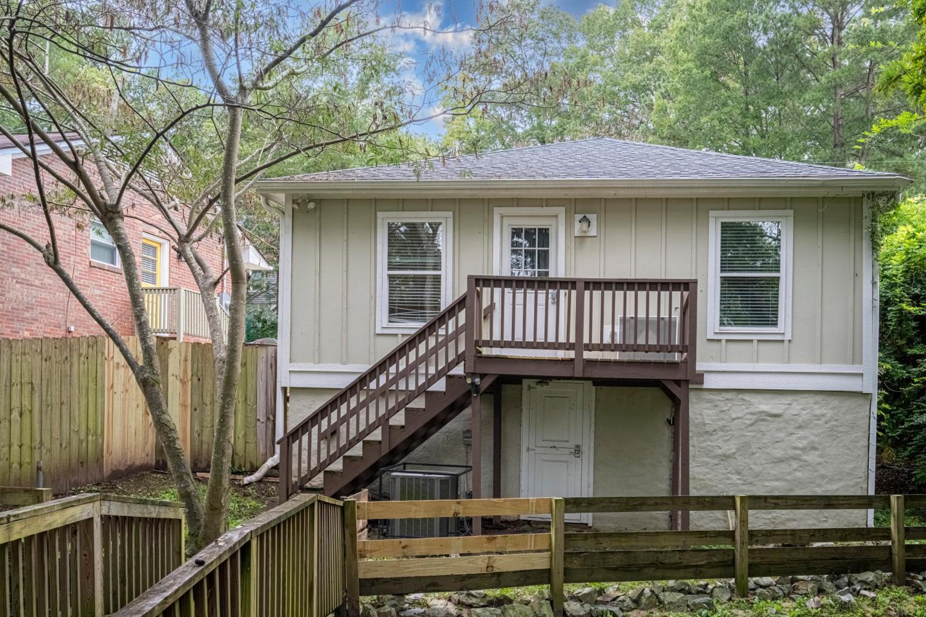 Charming 2BR Bungalow 4 Minutes to Duke University view 3