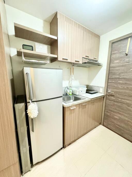 Cozy Hideaway In the City - Pool & Prime Location! view 2