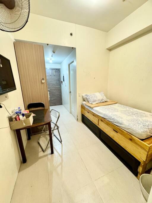 Cozy Hideaway In the City - Pool & Prime Location! view 3