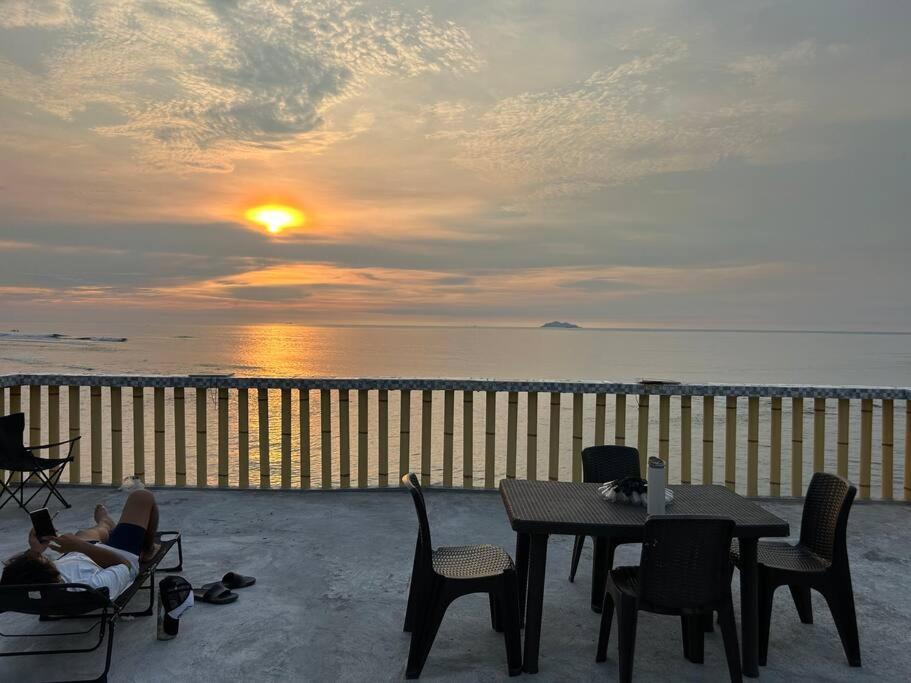 Caleboat Beach Resort