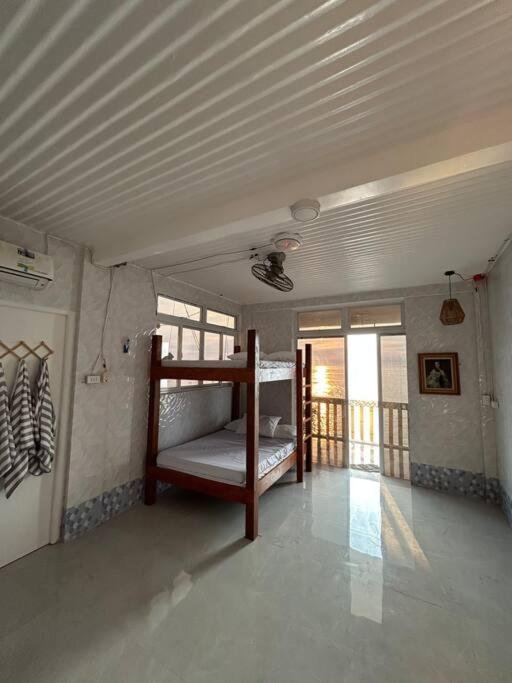 Caleboat Beach Resort