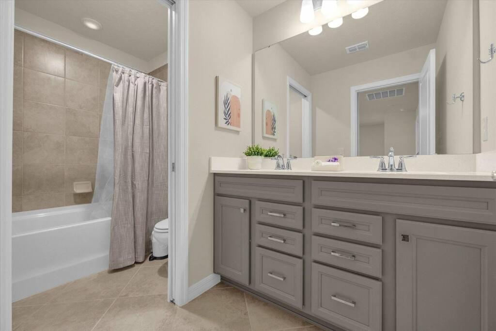 DLuxx Brand NEW House just 9Miles From Disney 1224