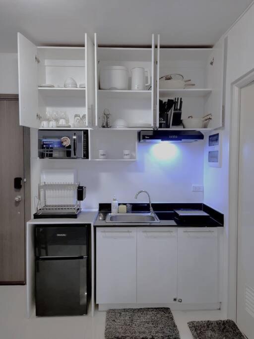 Palawan Cozy 2BR w Washer, Dryer, Gym, Pool for 6 view 4