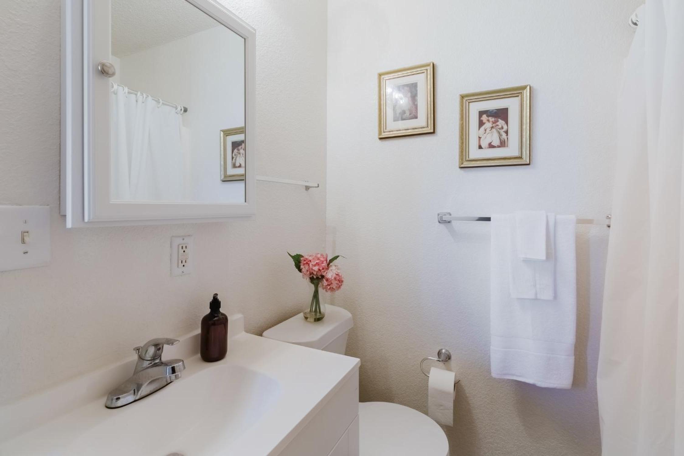 Cozy 3BR Family Home with Large Yard, Sleeps 7 view 3