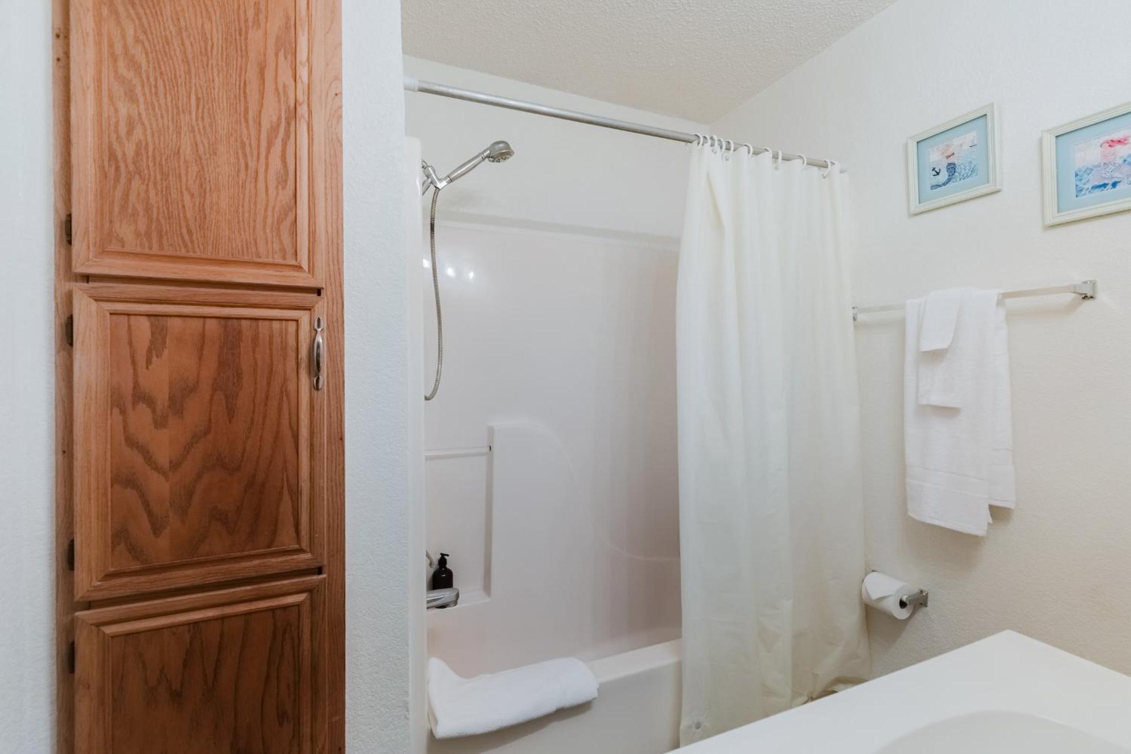 Cozy 3BR Family Home with Large Yard, Sleeps 7 view 4