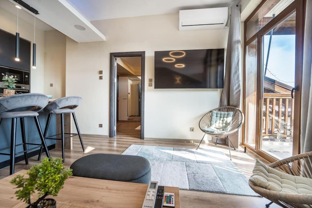 Getaway 2 Bedroom Dream Apartment - free parking