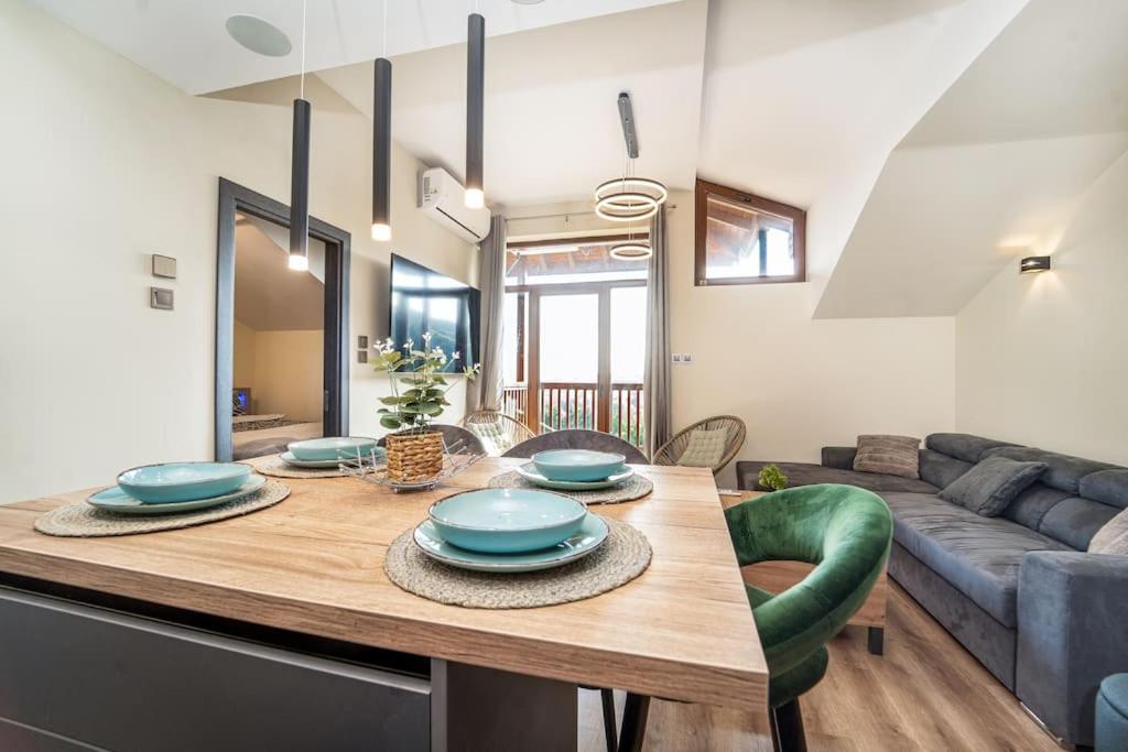 Getaway 2 Bedroom Dream Apartment - free parking