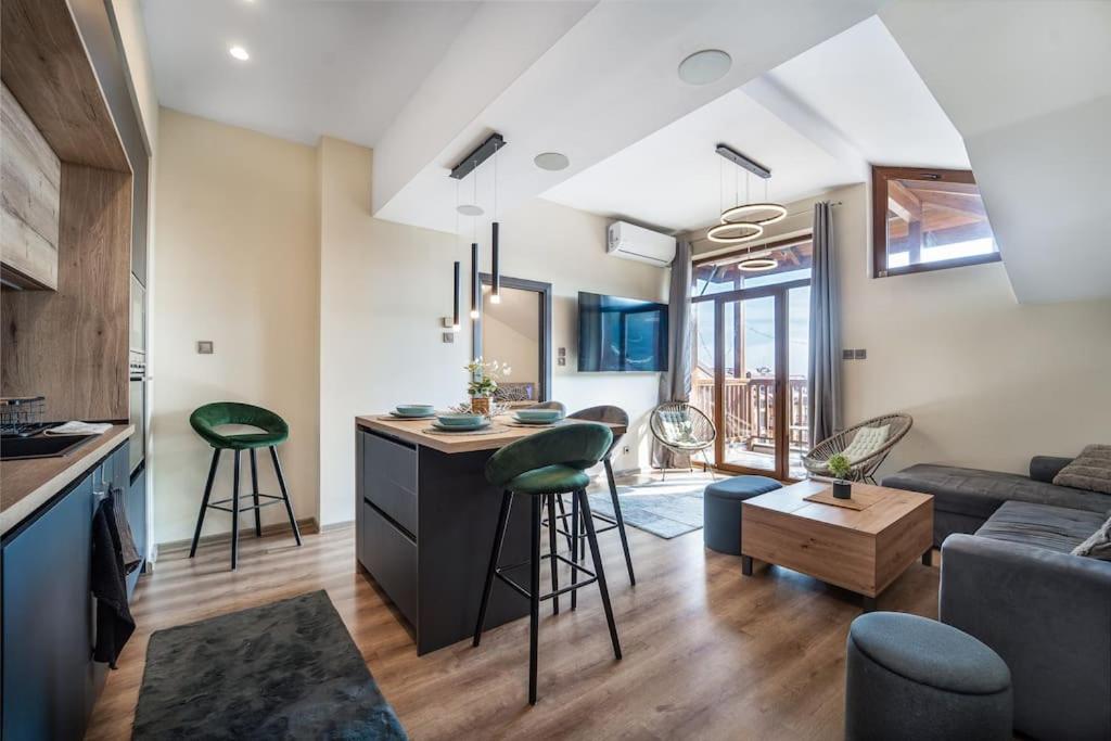 Getaway 2 Bedroom Dream Apartment - free parking