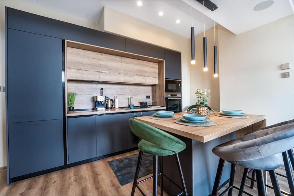 Getaway 2 Bedroom Dream Apartment - free parking